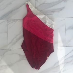 Summersalt sidestroke - barely worn. Size 6.